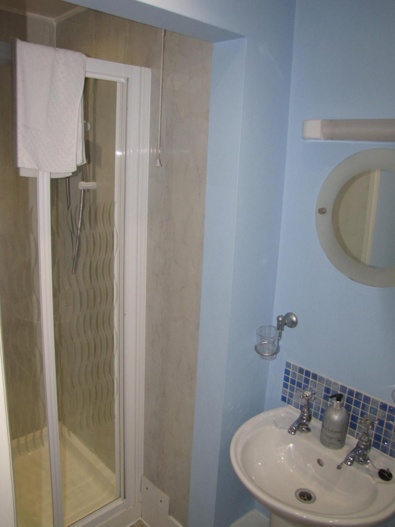 Ashmira Guest House Weymouth Esterno foto