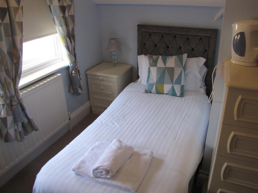 Ashmira Guest House Weymouth Esterno foto