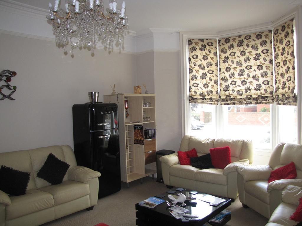 Ashmira Guest House Weymouth Esterno foto